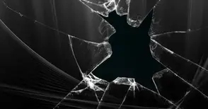 Задържан за обир на хладилна витрина ученик счупил и стъкло на „Практис“