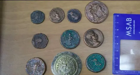 Откриха исторически ценности в кабинета на Папалезов