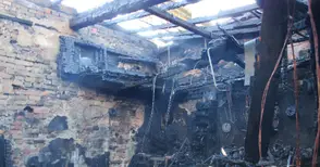 Късо съединение изпепели дърводелска работилница