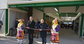 Стари складове се превърнаха в модерна сграда с 40 магазина