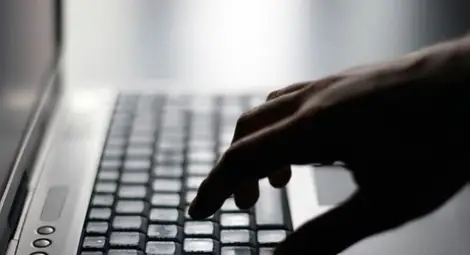 Двама организирали масова измама с продажба на коли по интернет