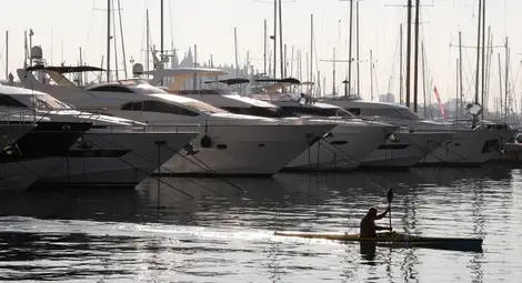 Българи извадиха 18 млн. лева за 5 от ятхите на Джеймс Бонд