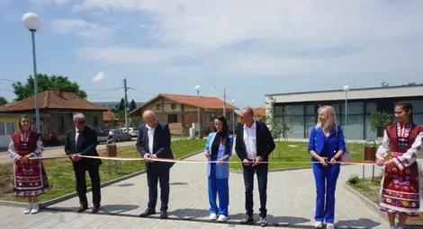 Две могили отбеляза Деня на детето с богата програма и концерт на Криско /галерия/