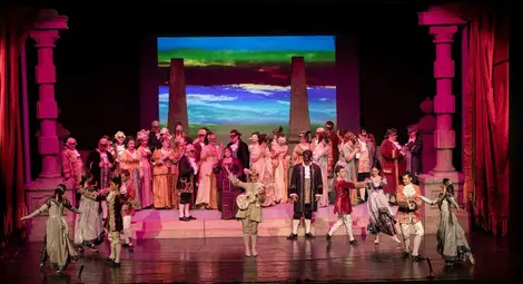 Доходното здание отново става сцена на "Бал с маски"