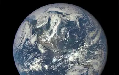 Снимаха Земята от 1,5 милиона километра