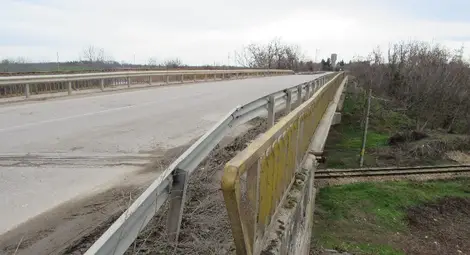 Колите минават през Николово, камиони и рейсове през Бъзън след затварянето на Русе-Кубрат