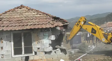 Русенска фирма фаворит за поръчката за събаряне на незаконни строежи