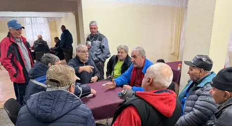 Зимен турнир по белот събра 13 отбора в Ценово