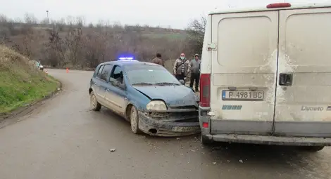 Майка и дете изпаднаха в шок след катастрофа с безразсъдна скорост