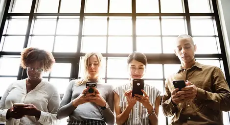 Учени: Намалете използването на социални мрежи до 30 минути дневно