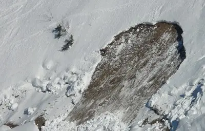 Лавина погреба седем алпинисти в Русия