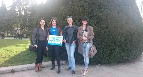 Ученици от Английската влизат  в ролята на туристически гидове