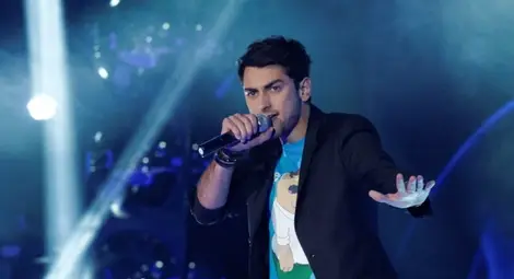 Иван Радуловски пее в &bdquo;Мол Русе&ldquo; на модно ревю за абитуриенти