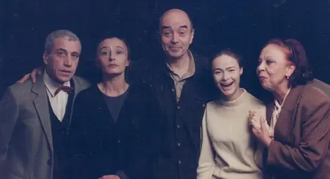 Младен Киселов с актьорския екип на спектакъла &bdquo;Есенна соната&ldquo; от Ингмар Бергман - Илка Зафирова, Жорета Николова, Атанас Атанасов и Йоана Буковска. 		          Снимки: Архив