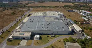 Миризма на бакелит носи нов акт на „Линамар“