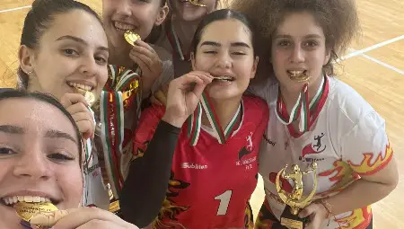 Девойките от "Любо Ганев-Автосвят" спечелиха убедително Коледния волейболен турнир във Варна /галерия/