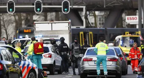 Стрелба в трамвай в холандския град Утрехт, има ранени Стрелба в трамвай в холандския град Утрехт, има ранени