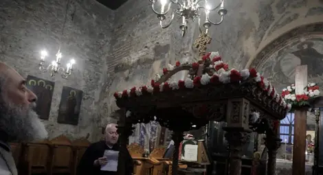 Гръцки митрополити: Отваряме църквите, не ни е страх от глоби
