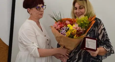 &bdquo;Леонардо&ldquo; отличи със специален плакет директора си Светлана Харизанова