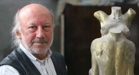 Чапа най-после си получил парите за паметника на Канети Чапа най-после си получил парите за паметника на Канети