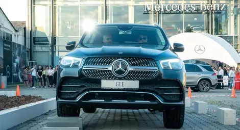 Mercedes-Benz е най-популярният премиум-бранд за годината