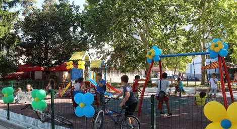 Нови детски площадки радват малчуганите в центъра