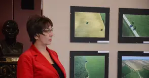 29 фотокъсчета „Небе назаем“ показва Красимира Пастирова