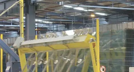 Работник загина върху потрошени стъкла и желязо