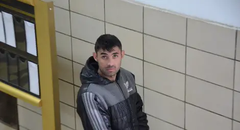 Хванатият с телефон в ръката ветовски измамник остава в ареста