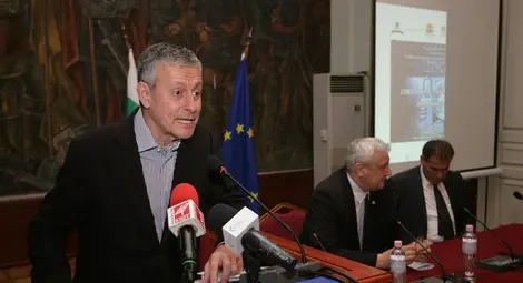 Паси: Хакерите са по-адаптивни от правителствата