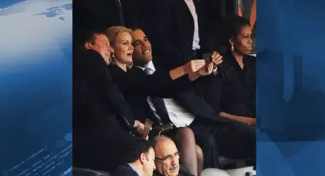 Обама и Камерън се забавляваха със смартфон на панихидата на Мандела