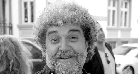 Николай Бузов: Вглеждам се в маските на хората. Не тези заради пандемията