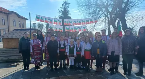 С камбанен звън и тържественост почетоха Трети март в община Ценово С камбанен звън и тържественост почетоха Трети март в община Ценово