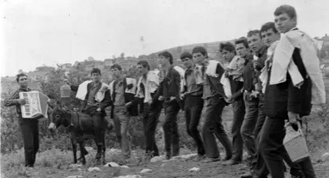 Шануването на войниците в родопското село Жребичко и песента &bdquo;Девойко мари хубава&rdquo; /галерия/