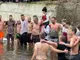 За спасяването на Богоявленския кръст във водите на Старата река в Казанлък се хвърлиха 50 млади мъже