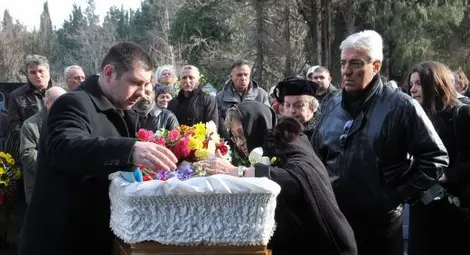 Ева: Престанете да се гаврите с Гого, още е топъл в гроба