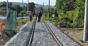 Новият жп мост на пробива „Кауфланд“ посрещна първия влак