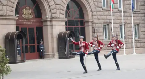 Министерство на отбраната търси 32 гвардейци Министерство на отбраната търси 32 гвардейци