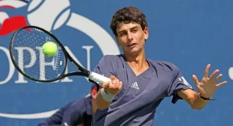 Българин на крачка от титла от „Ролан Гарос“ Българин на крачка от титла от „Ролан Гарос“