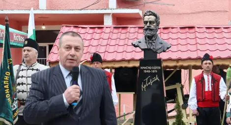 Екзарх Йосиф почете Ботев и героите на българската свобода и независимост с паметник на поета-революционер /галерия/