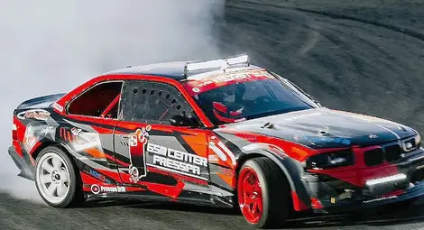 Скъсана полуоска, счупен кардан, откачено колело и проблеми с двигателя не спряха Преслав да поведе в дрифт шампионата в Румъния Скъсана полуоска, счупен кардан, откачено колело и проблеми с двигателя не спряха Преслав да поведе в дрифт шампионата в Румъния