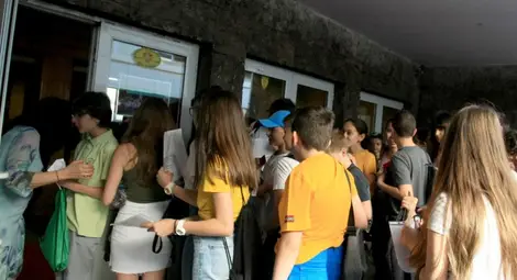 Изтича крайният срок за записване на учениците, приети след трето класиране