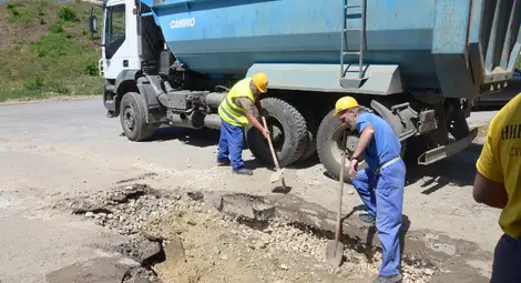 Отбиха движението на автомобили от Мартен преди жп надлеза