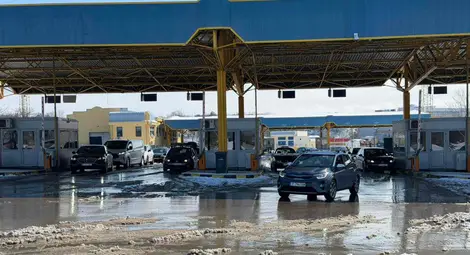 Леките автомобили преминават с приоритет през Дунав мост при Русе Леките автомобили преминават с приоритет през Дунав мост при Русе