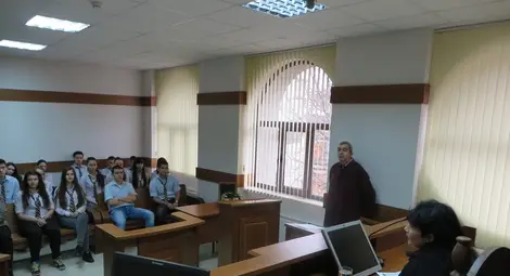 Първа среща между ученици и магистрати в Русе по образователна програма на МОН и ВСС /галерия/