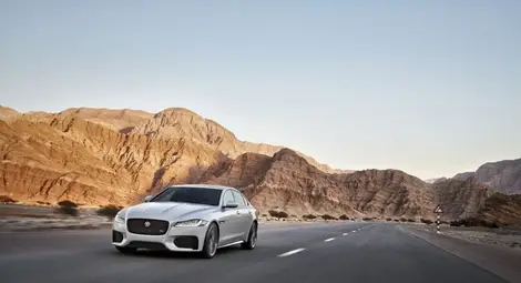 Изцяло новият JAGUAR XF дебютира по високо опънати въжета /галерия/