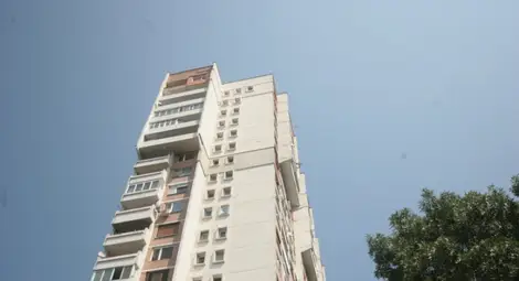 Мъж се хвърли от 20-я етаж на блок в София