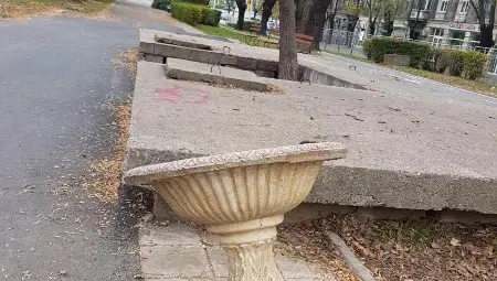 За четвърти път потрошиха чешмичката до Кръговото