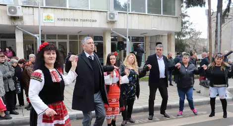 Станчо Цанков спечели конкурса за най-добро червено вино на Трифон Зарезан в Пиргово