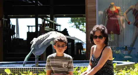 Съпругата Деси със сина им Кирил.